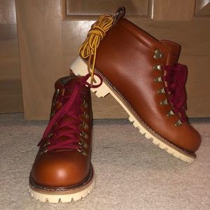 Barely used EDDIE BAUER K-6 BOOTS